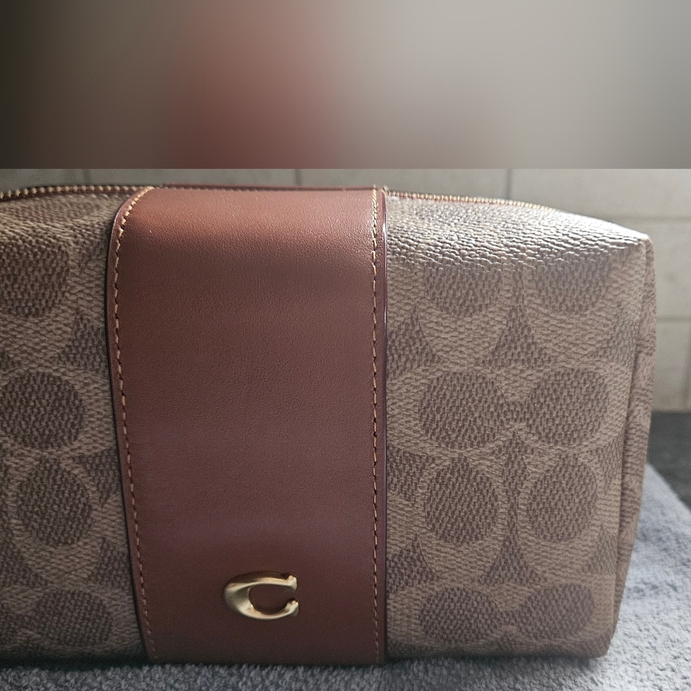 Brand New COACH Essential Makeup Case